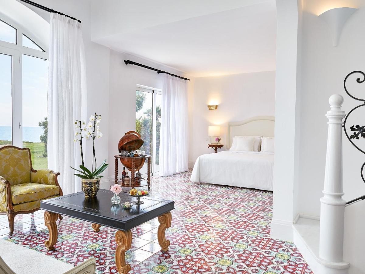 Caramel, A Resort to Live