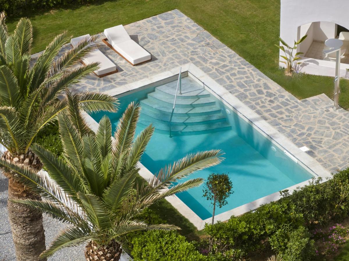 Caramel, A Resort to Live