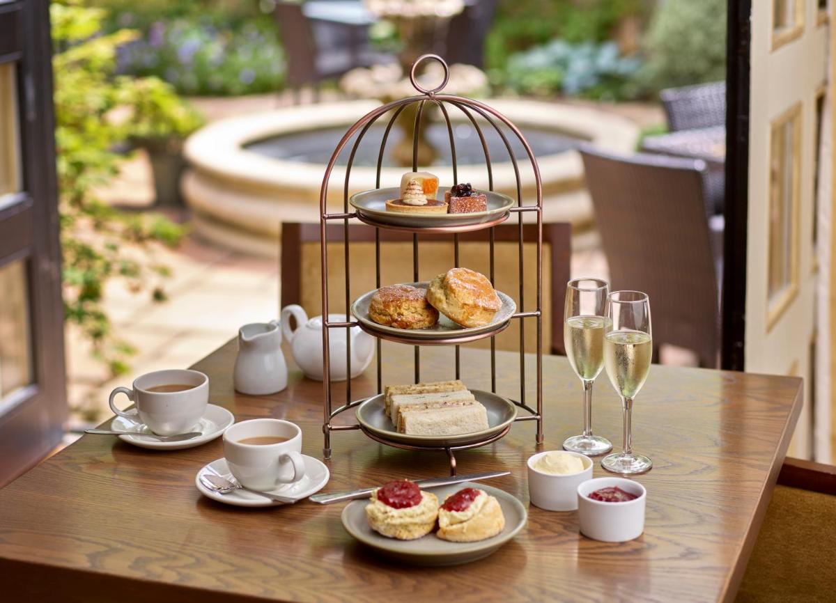 Careys Manor Hotel & SenSpa