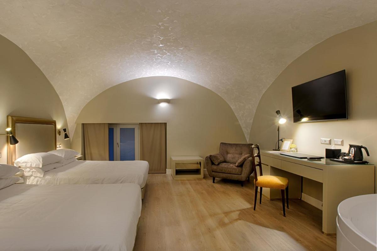 Caruso Place Luxury Rooms & Suites