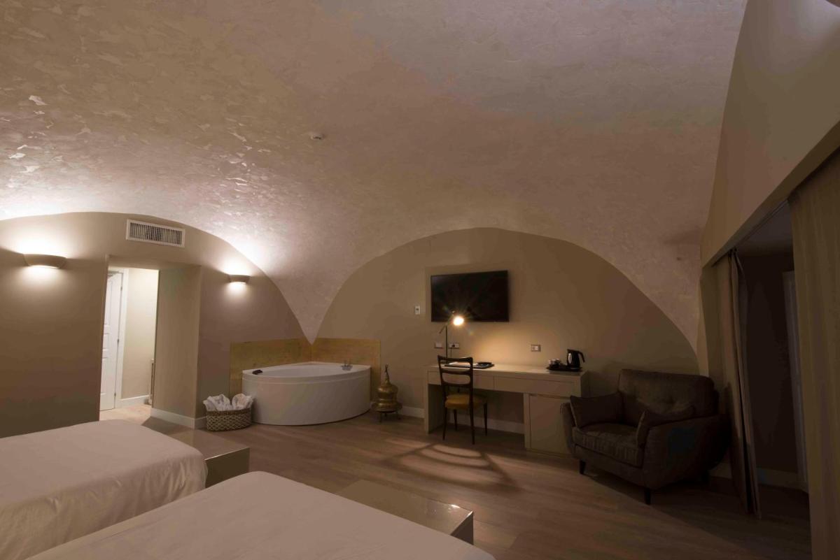 Caruso Place Luxury Rooms & Suites