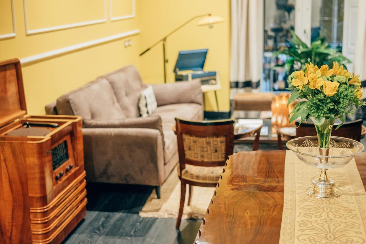 Caruso Place Luxury Rooms & Suites