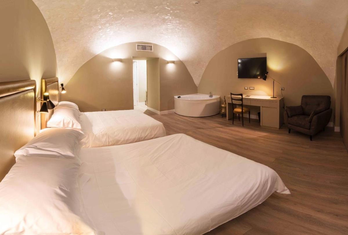 Caruso Place Luxury Rooms & Suites