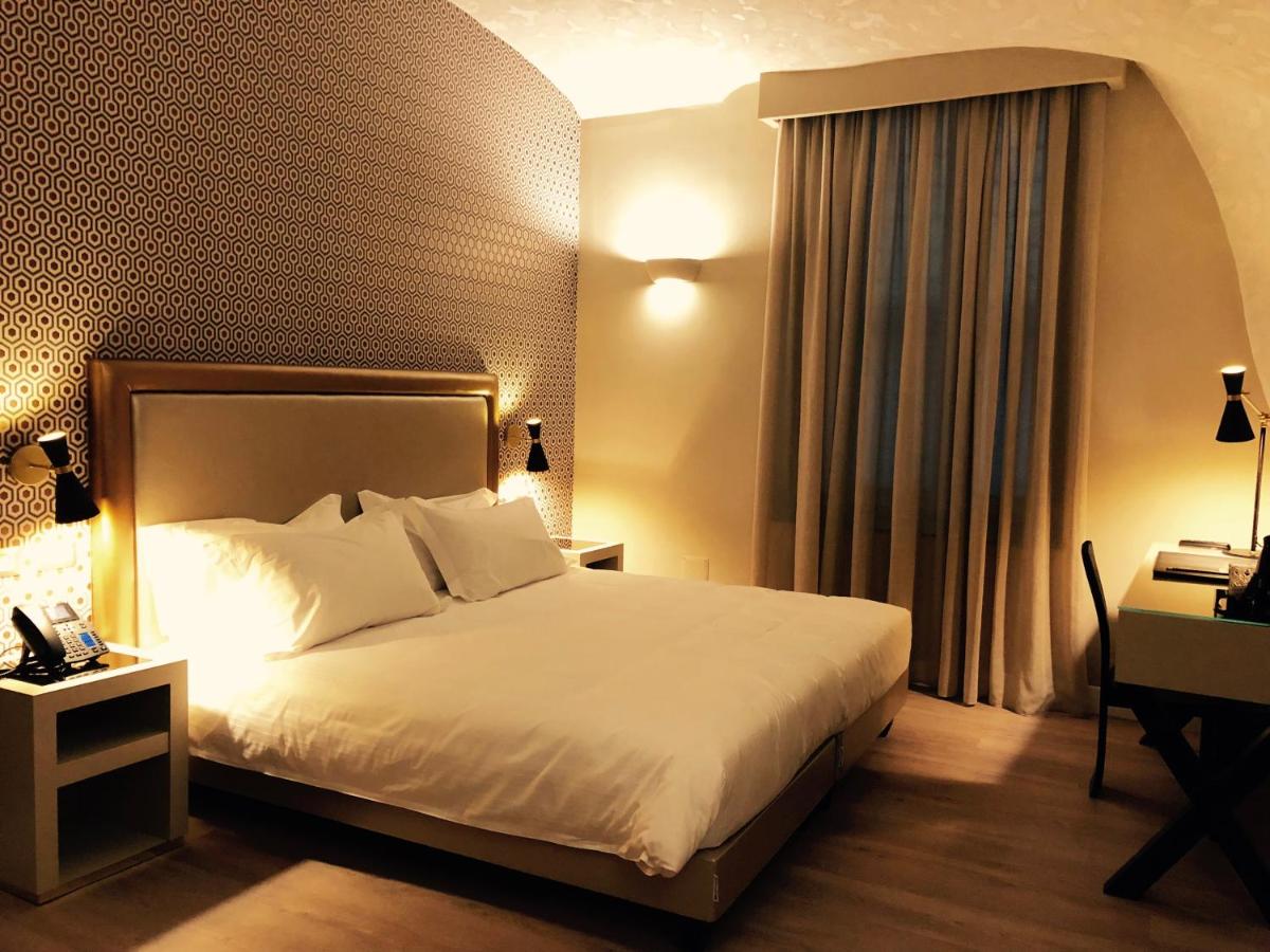 Caruso Place Luxury Rooms & Suites