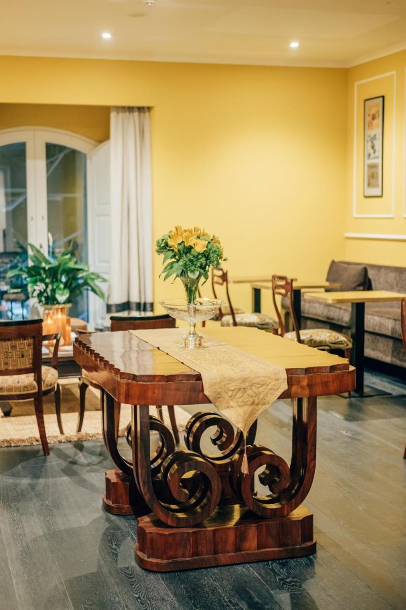 Caruso Place Luxury Rooms & Suites