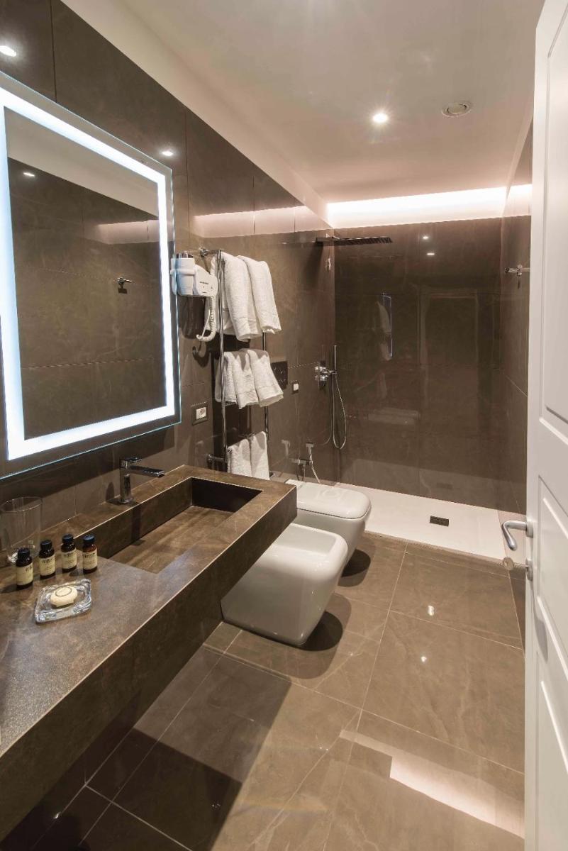 Caruso Place Luxury Rooms & Suites