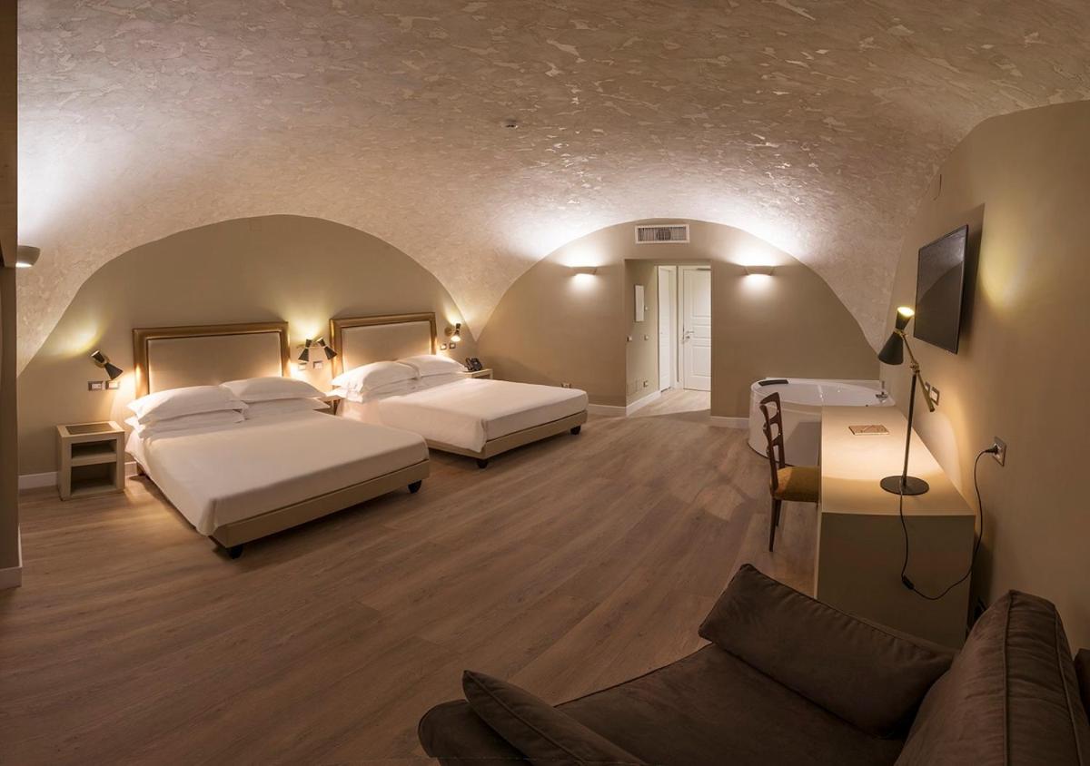 Caruso Place Luxury Rooms & Suites