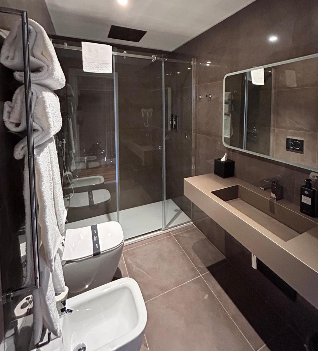 Caruso Place Luxury Rooms & Suites