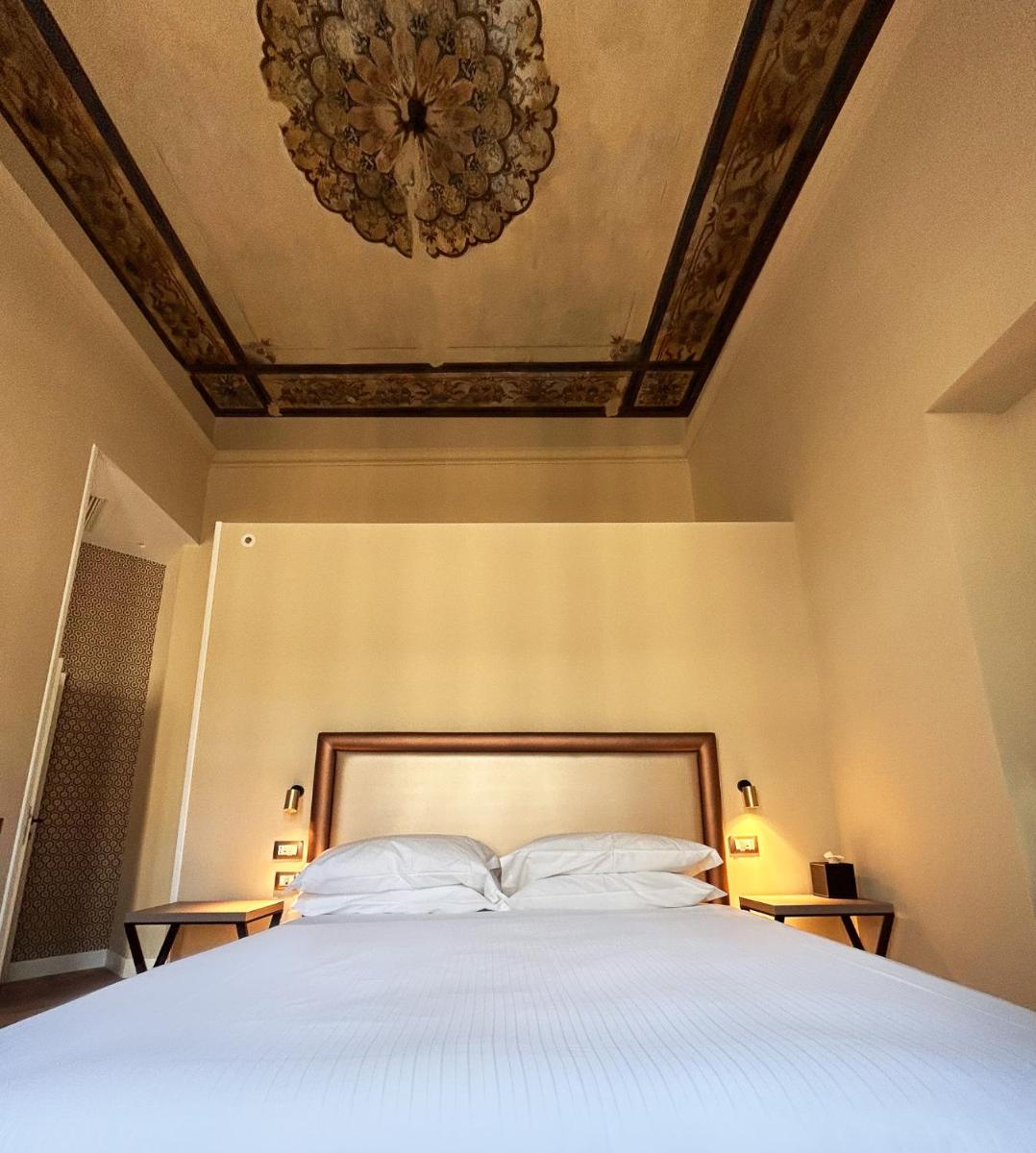 Caruso Place Luxury Rooms & Suites