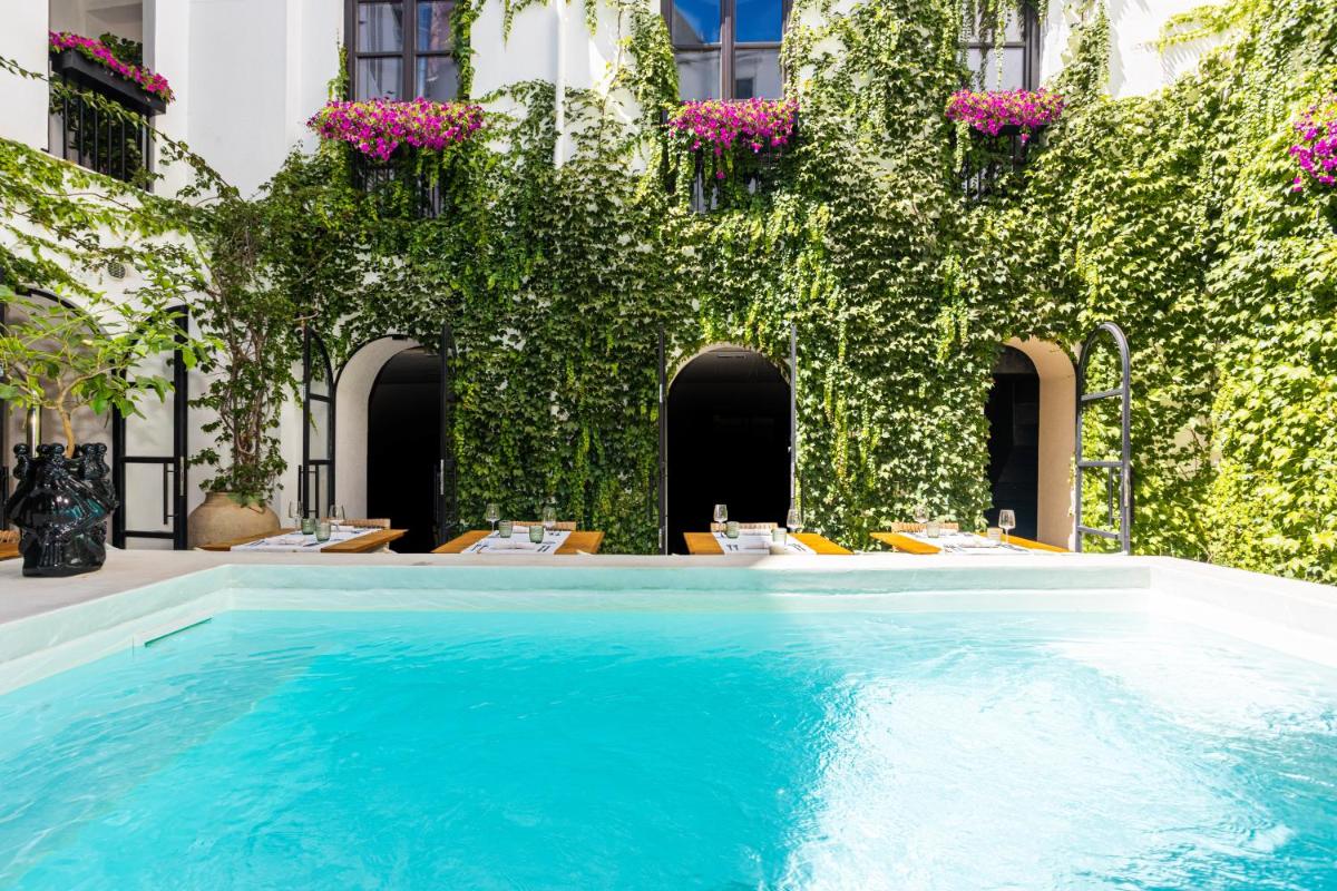 Casa Nostra Luxury Suites & Spa