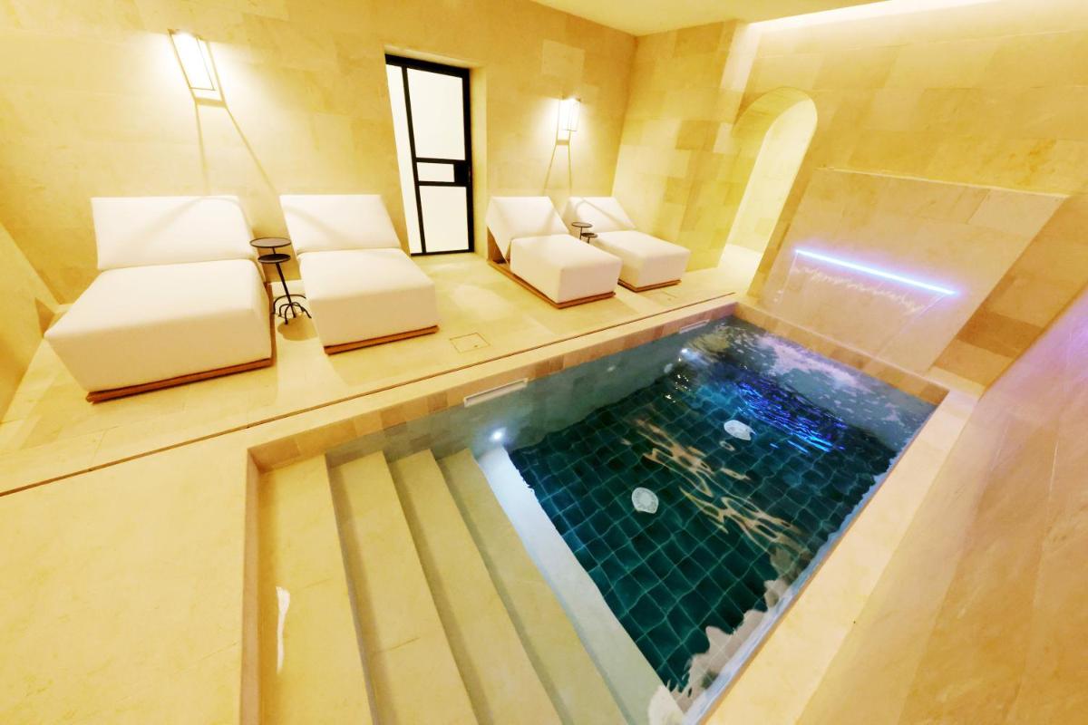 Casa Nostra Luxury Suites & Spa