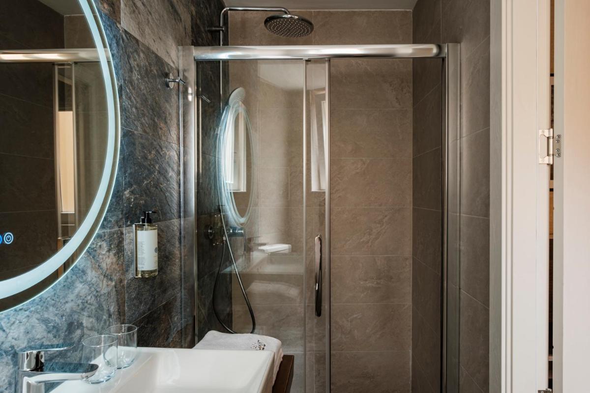 Casa Radiant