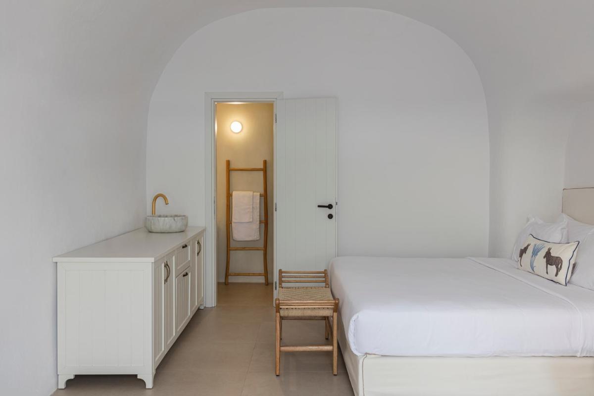 CASASUNSHA Hybrid Retreat Santorini