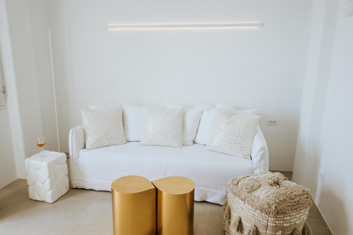 CASASUNSHA Hybrid Retreat Santorini