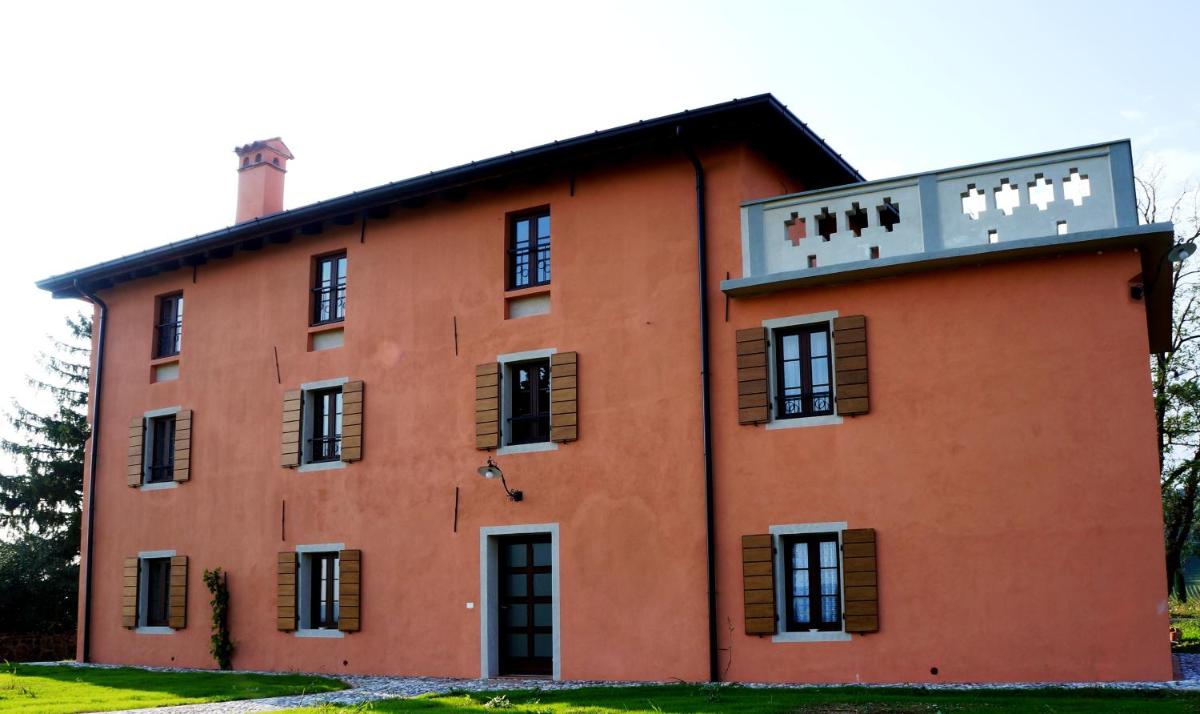 Casale in Collina