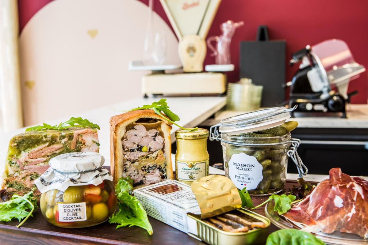 Castel de Très Girard - Hotel & Restaurant - Teritoria