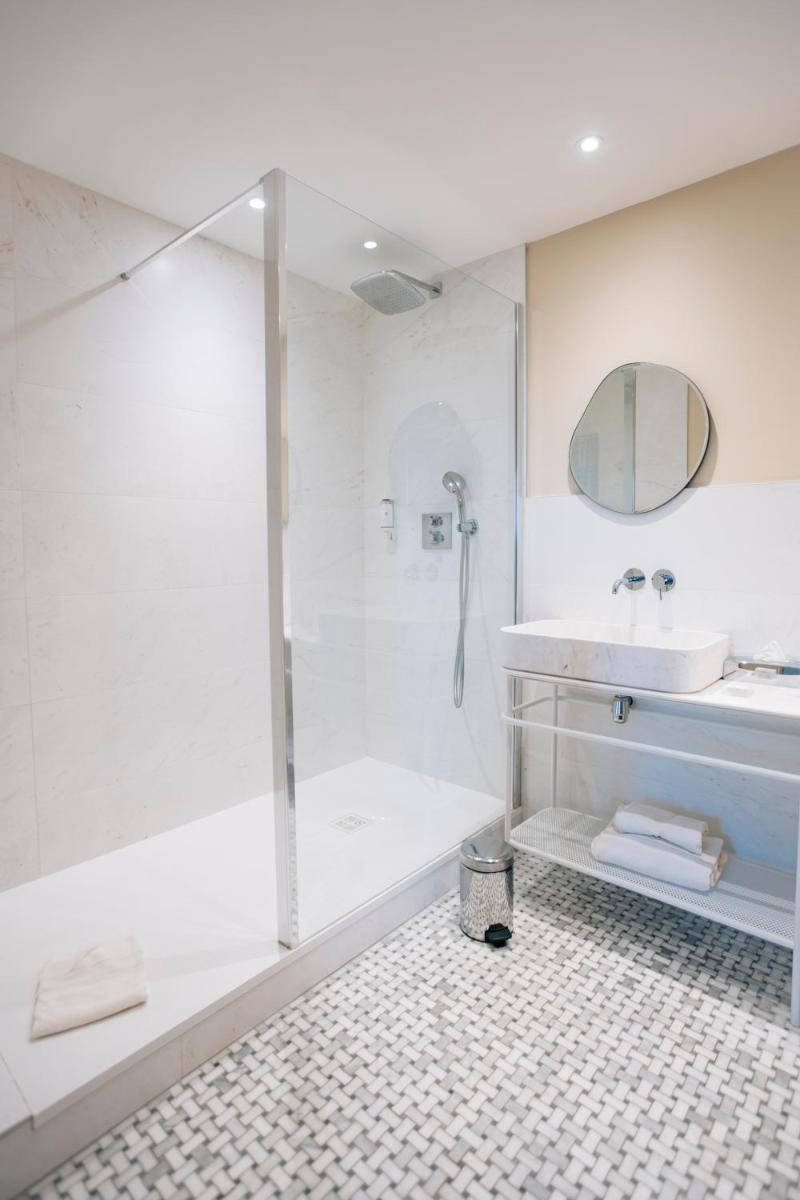 Castel de Très Girard - Hotel & Restaurant - Teritoria