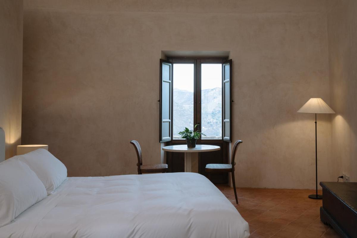 Castel Di Luco - Authentic 11th-Century Castle