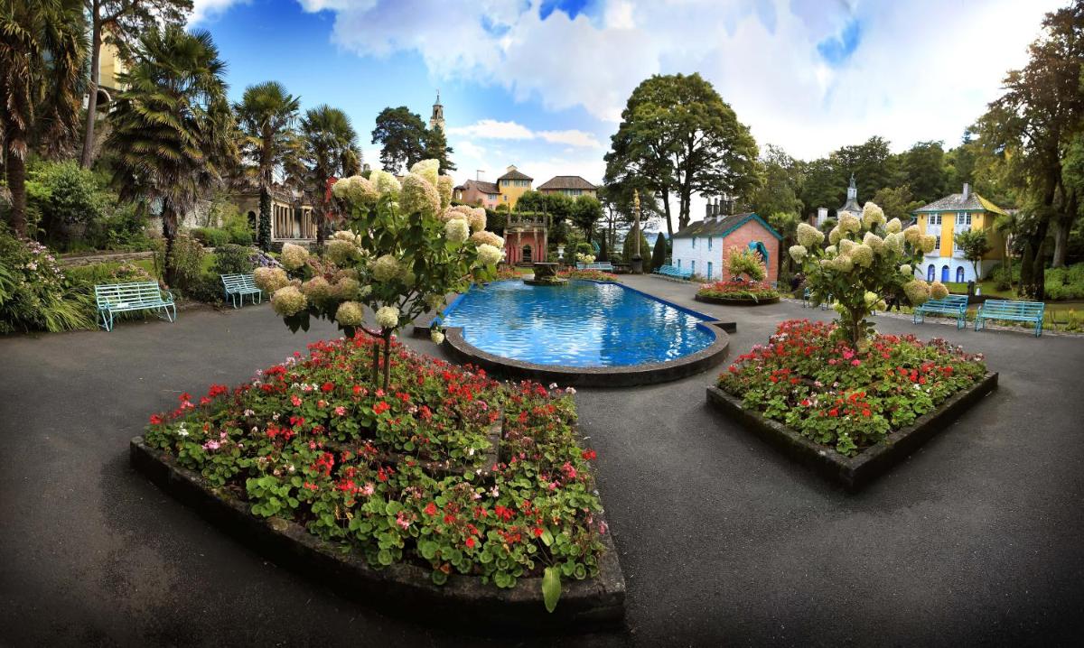 Portmeirion Village & Castell Deudraeth