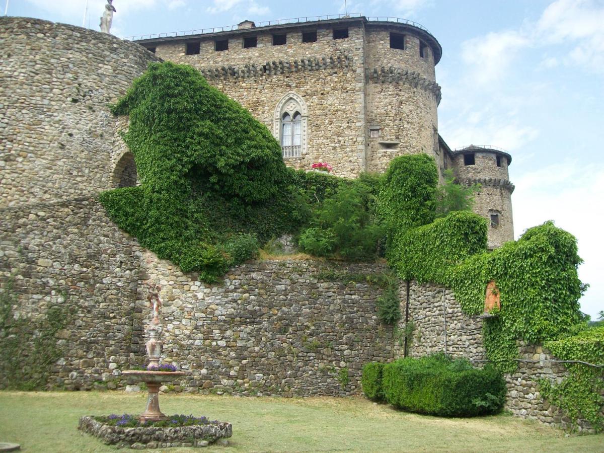Castello Di Compiano Hotel Relais Museum