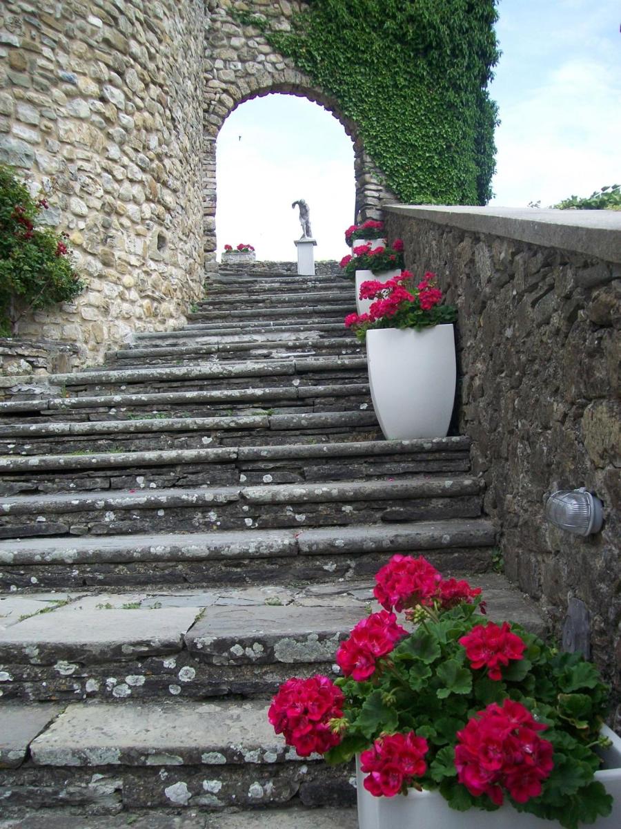 Castello Di Compiano Hotel Relais Museum