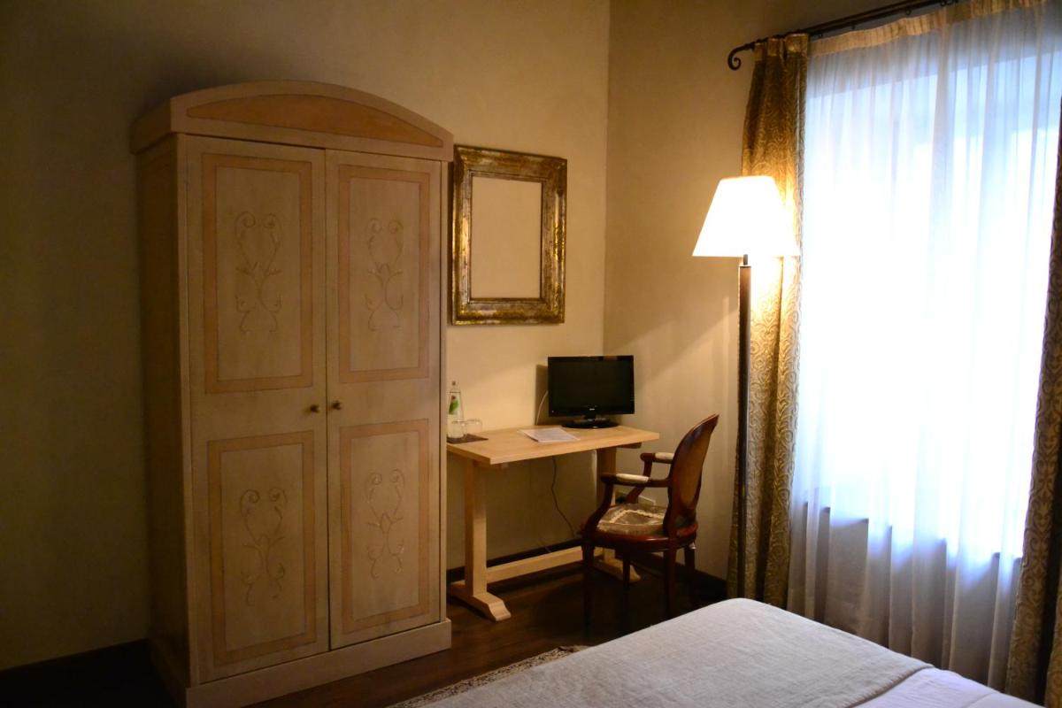 Castello Di Compiano Hotel Relais Museum