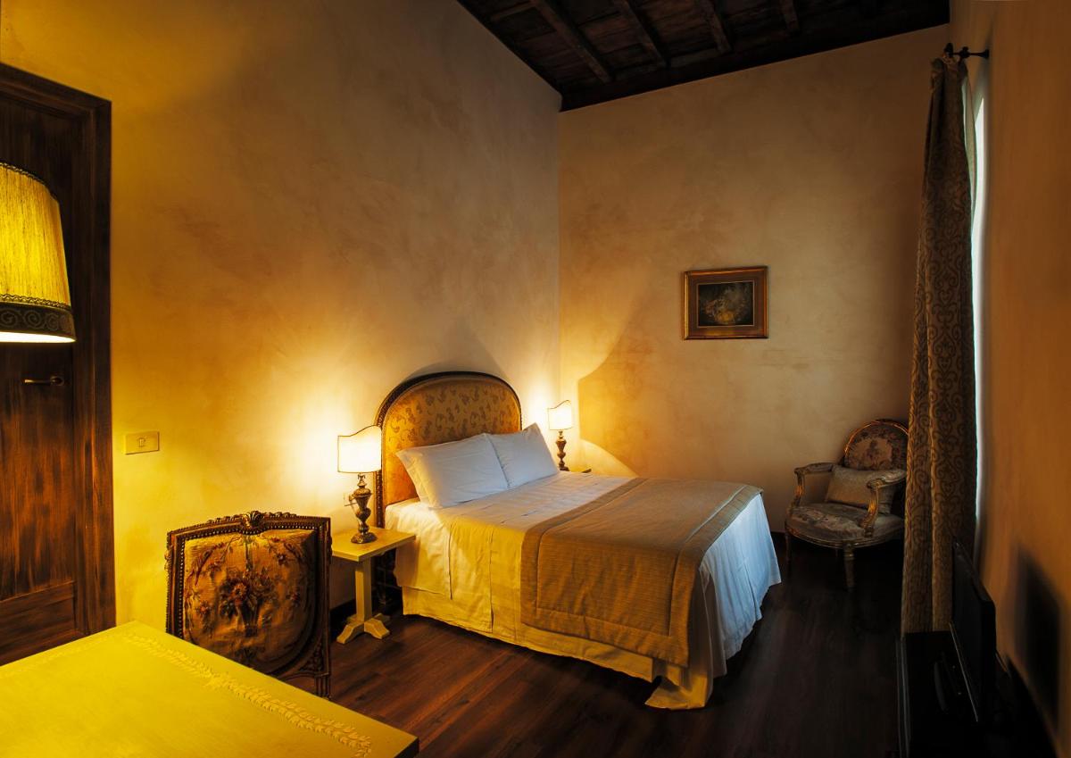 Castello Di Compiano Hotel Relais Museum