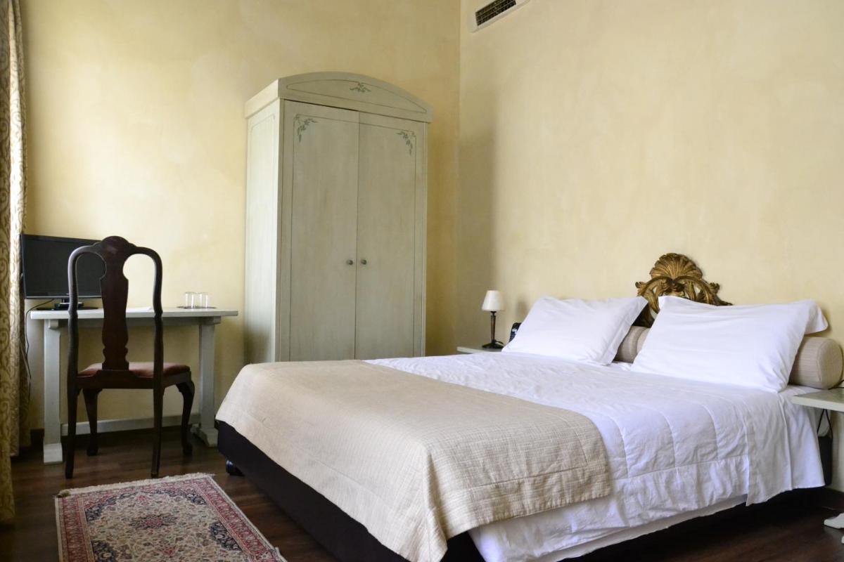 Castello Di Compiano Hotel Relais Museum