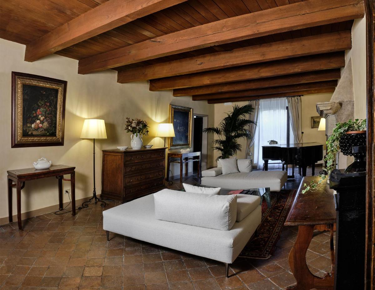 Palazzo Viviani - Castello di Montegridolfo