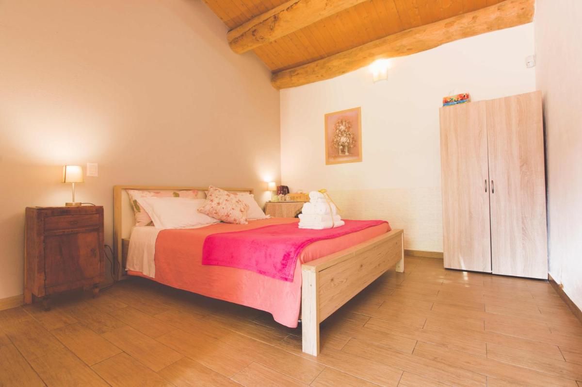 Cave Ox Rooms