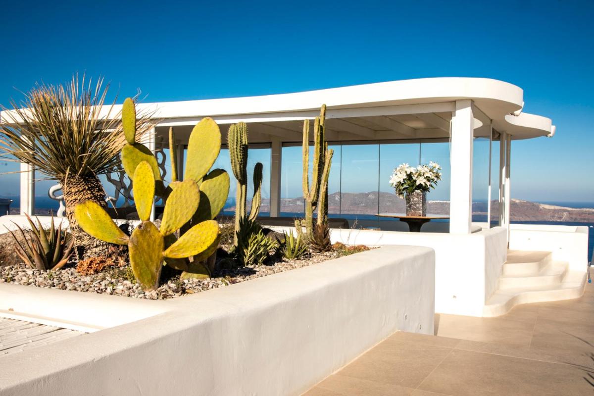 Cavo Tagoo Santorini