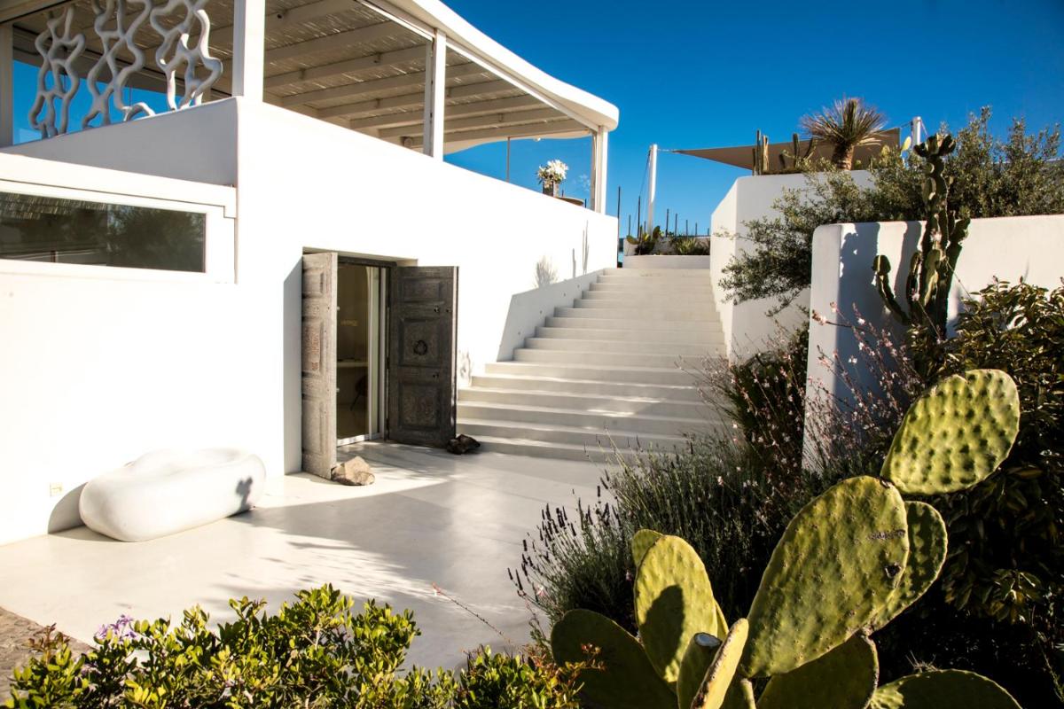 Cavo Tagoo Santorini