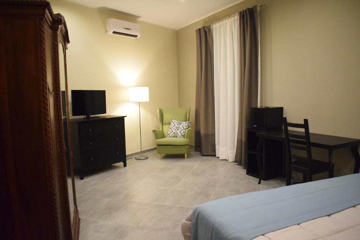 Cento Tari' Guest House