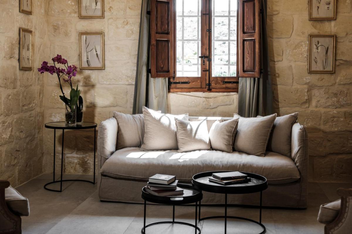 Cesca's Boutique Hotel