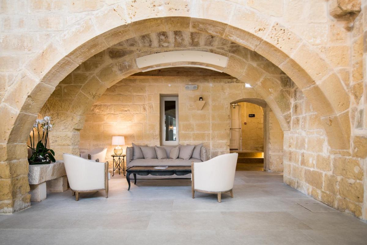 Cesca's Boutique Hotel