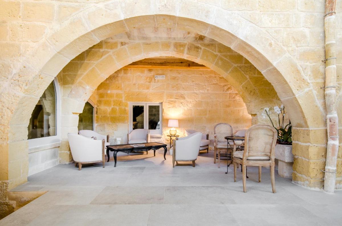 Cesca's Boutique Hotel