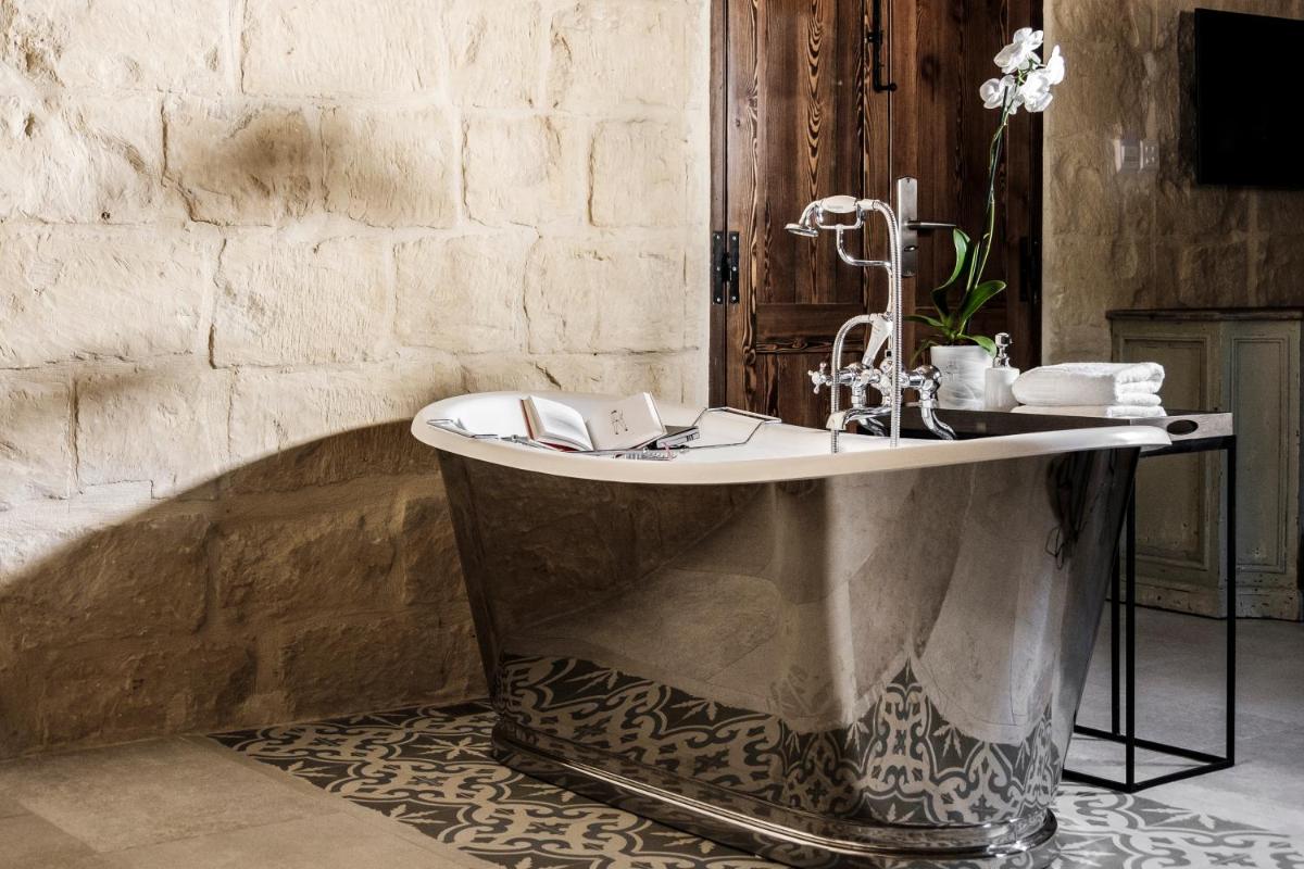 Cesca's Boutique Hotel