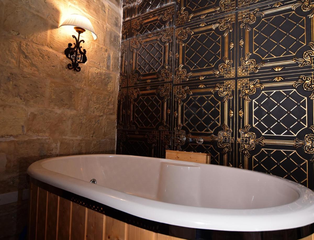 Chapel 5 Boutique Suites B&B