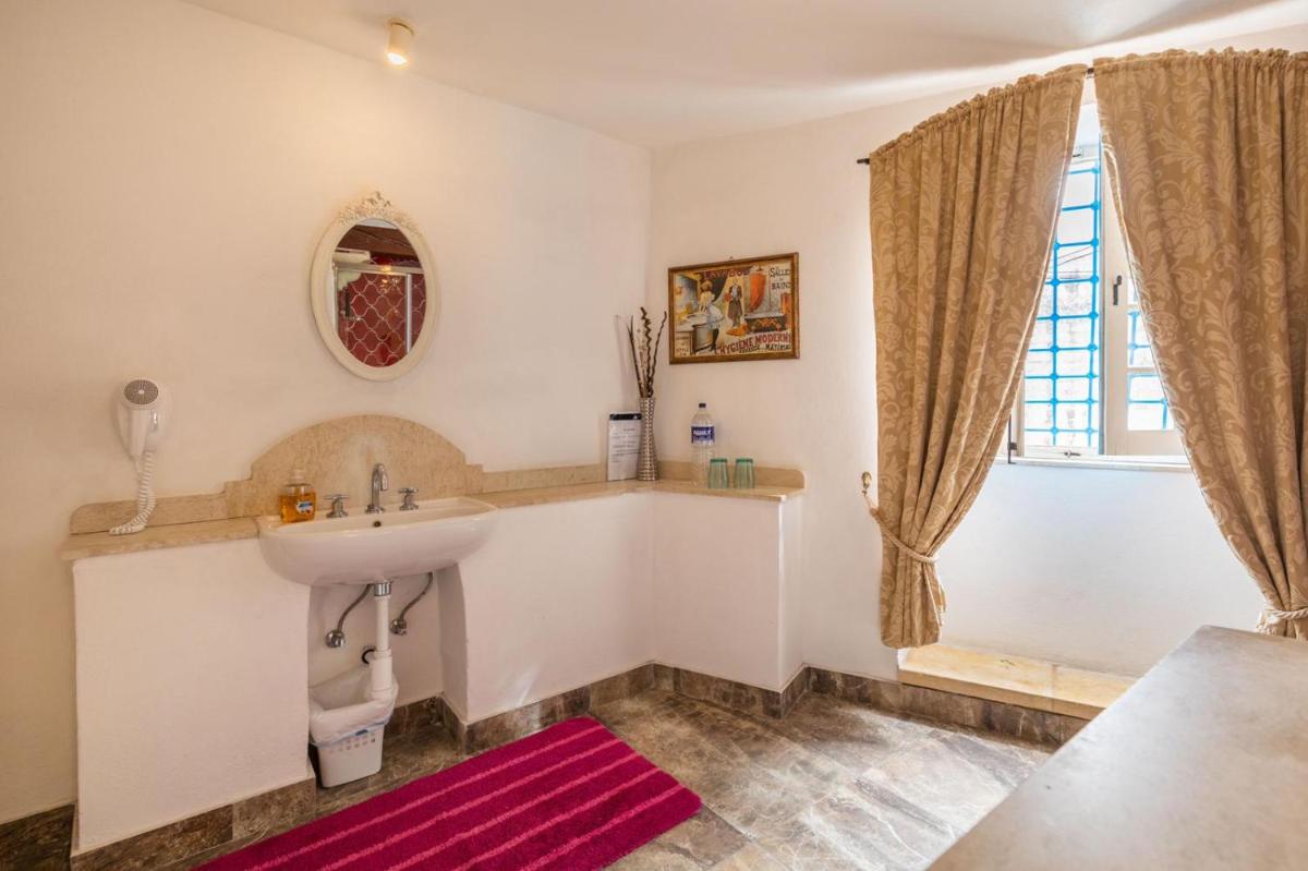 Chapel 5 Boutique Suites B&B