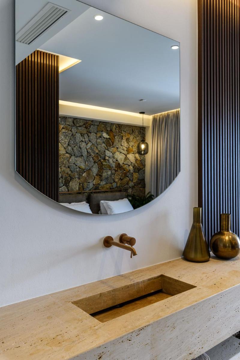 Charisma Hotel and Wellness Club