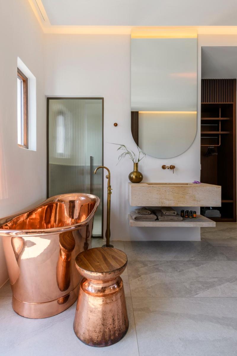 Charisma Hotel and Wellness Club