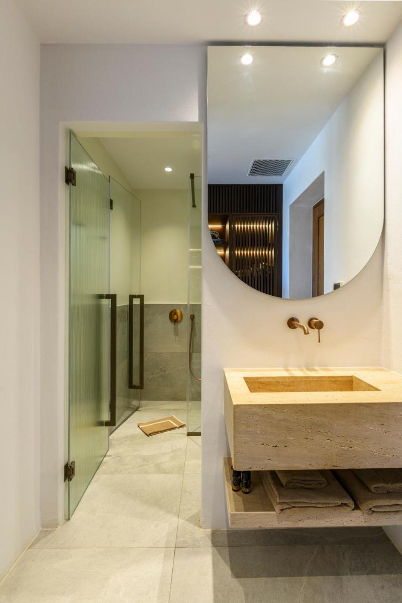 Charisma Hotel and Wellness Club