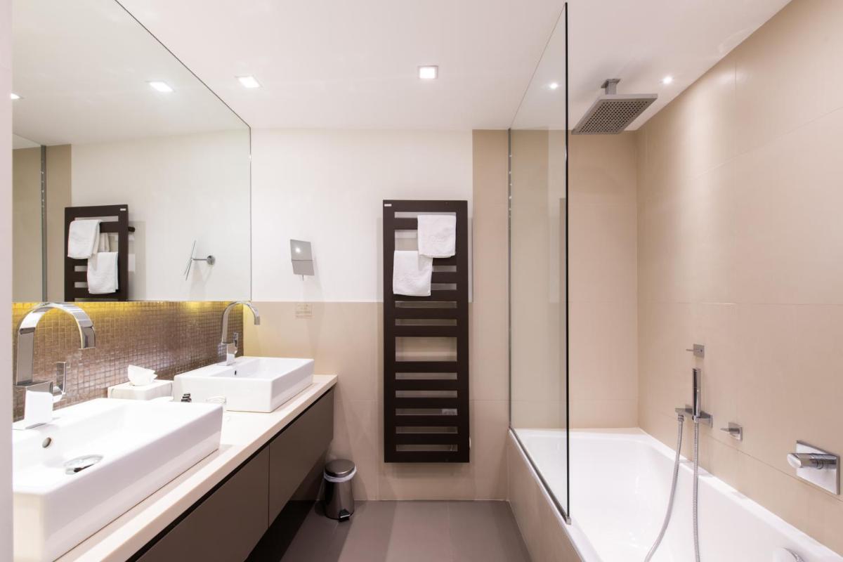 Hôtel Golf & Spa Château de la Bégude The Originals Collection