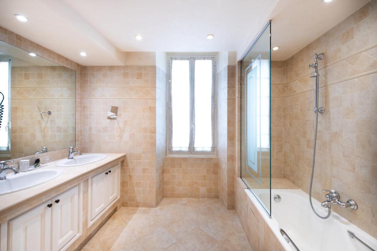 Hôtel Golf & Spa Château de la Bégude The Originals Collection