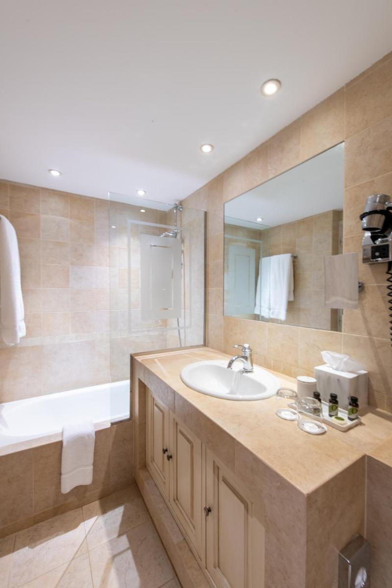 Hôtel Golf & Spa Château de la Bégude The Originals Collection