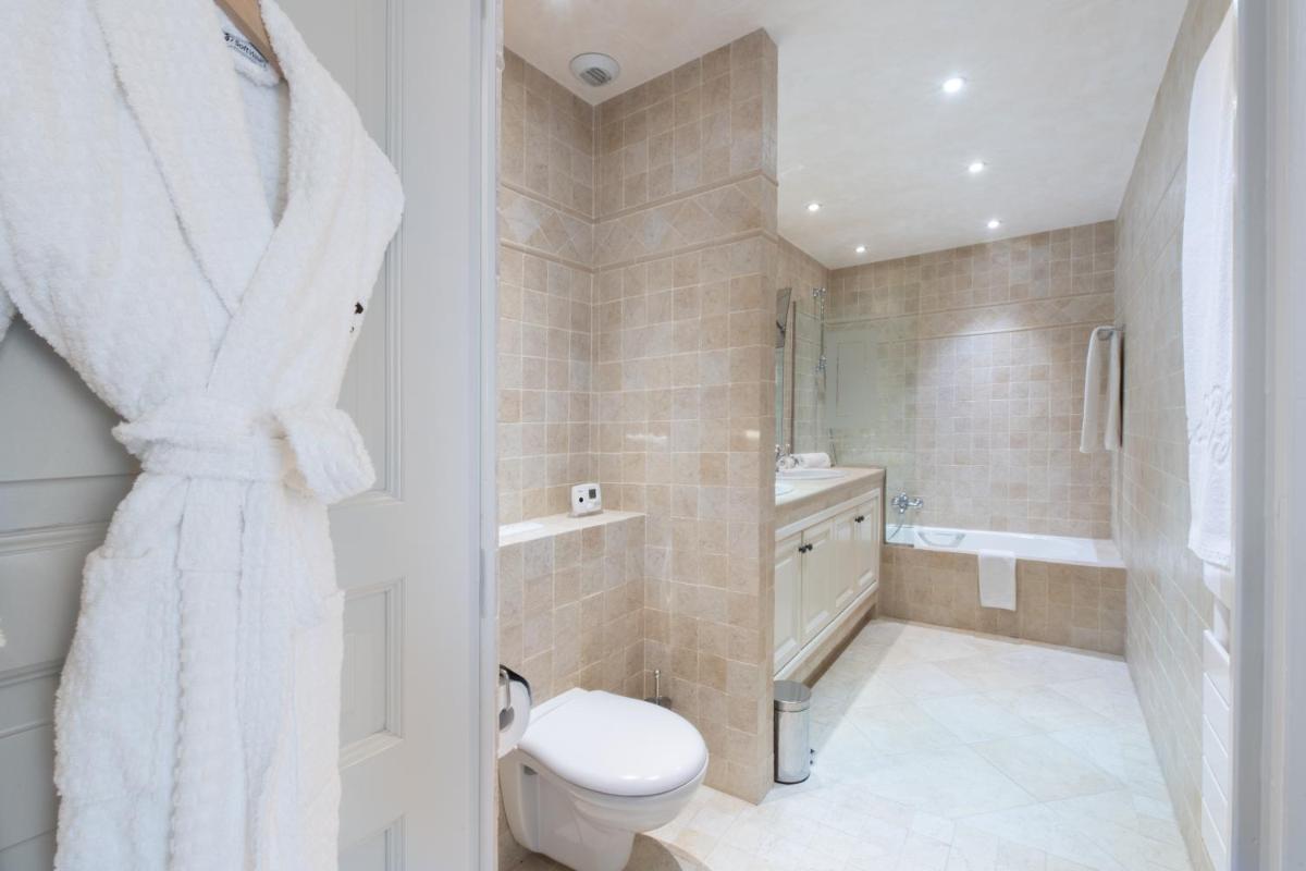 Hôtel Golf & Spa Château de la Bégude The Originals Collection