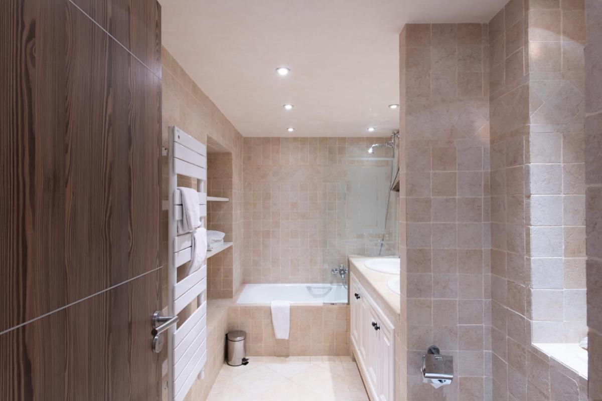 Hôtel Golf & Spa Château de la Bégude The Originals Collection