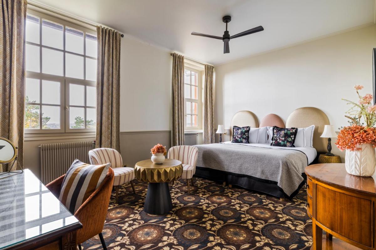 Château Jeanne & The Forest - Château de Montvillargenne