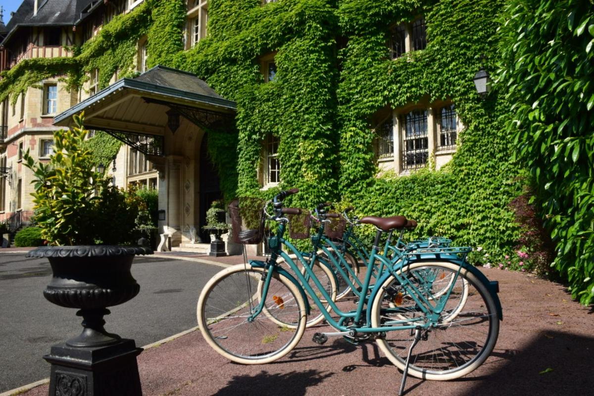 Château Jeanne & The Forest - Château de Montvillargenne