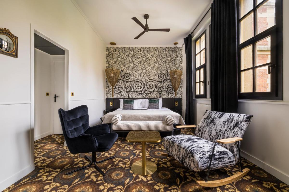 Château Jeanne & The Forest - Château de Montvillargenne